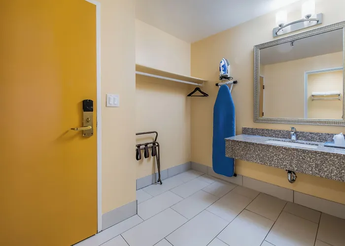Hotel Equality Rockford